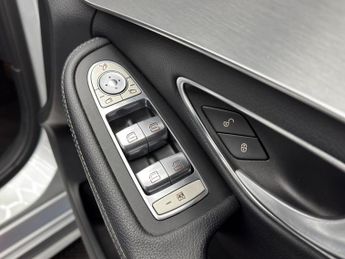 Mercedes-Benz C Class 2.1 C250d AMG Line (Premium) Saloon 4dr Diesel G-Tronic+ Euro 6 