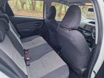 Toyota Yaris 1.5 VVT-h Icon E-CVT Euro 6 5dr