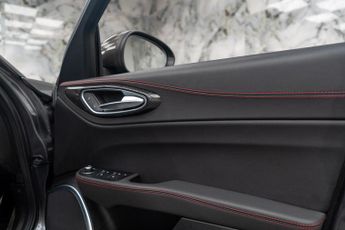 Alfa Romeo Giulia 2.9 V6 Bi-Turbo Quadrifoglio Auto Euro 6 (s/s) 4dr