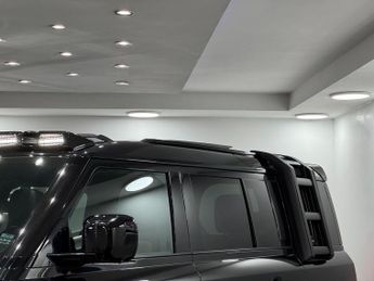 Land Rover Defender 110 2.0 P300 X-Dynamic SE Auto 4WD Euro 6 (s/s) 5dr