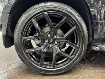 Land Rover Defender 110 2.0 P300 X-Dynamic SE Auto 4WD Euro 6 (s/s) 5dr