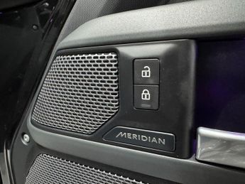 Land Rover Defender 110 2.0 P300 X-Dynamic SE Auto 4WD Euro 6 (s/s) 5dr
