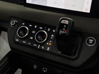 Land Rover Defender 110 2.0 P300 X-Dynamic SE Auto 4WD Euro 6 (s/s) 5dr