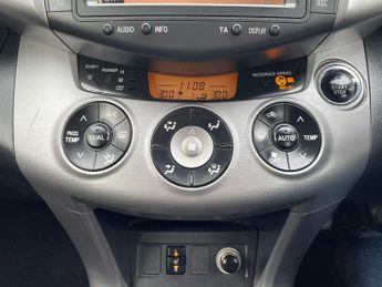 Toyota RAV4 2.2 D-4D XT5 SUV 5dr Diesel Manual 4WD (177 g/km, 134 bhp)