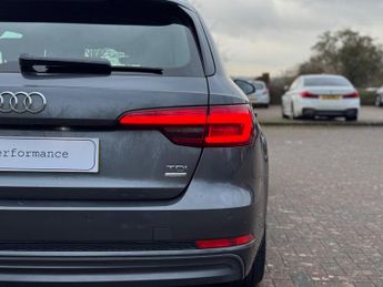 Audi A4 Avant 2.0 TDI ultra S line S Tronic Euro 6 (s/s) 5dr