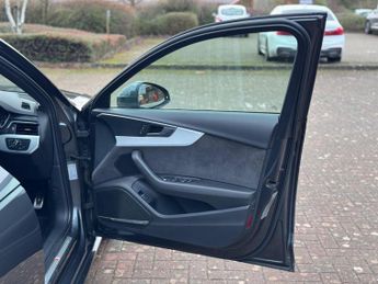 Audi A4 Avant 2.0 TDI ultra S line S Tronic Euro 6 (s/s) 5dr