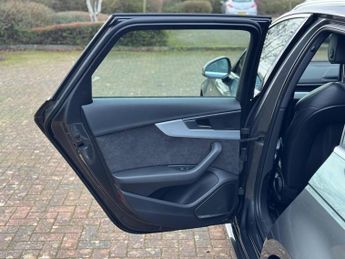 Audi A4 Avant 2.0 TDI ultra S line S Tronic Euro 6 (s/s) 5dr