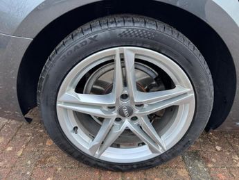 Audi A4 Avant 2.0 TDI ultra S line S Tronic Euro 6 (s/s) 5dr