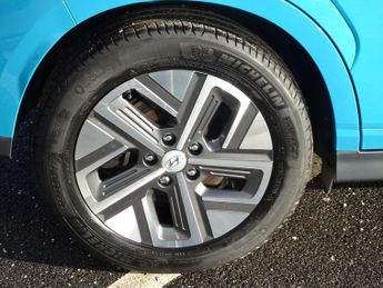 Hyundai KONA 64kWh Premium Auto 5dr (10.5kW Charger)