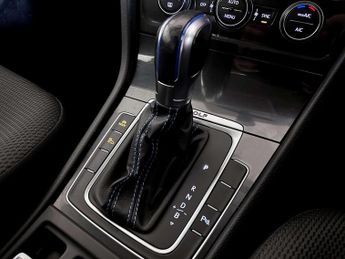 Volkswagen e-Golf 35.8kWh e-Golf Hatchback 5dr Electric Auto (136 ps)