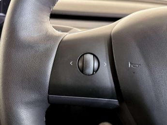 Tesla Model Y (Dual Motor) Long Range SUV 5dr Electric Auto 4WDE (384 bhp)