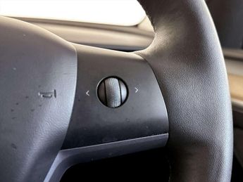 Tesla Model Y (Dual Motor) Long Range SUV 5dr Electric Auto 4WDE (384 bhp)