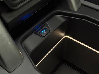 Land Rover Defender 130 3.0 P400 MHEV X-Dynamic SE Auto 4WD Euro 6 (s/s) 5dr