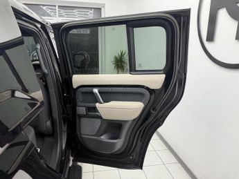 Land Rover Defender 130 3.0 P400 MHEV X-Dynamic SE Auto 4WD Euro 6 (s/s) 5dr