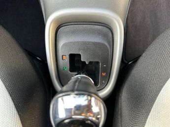 Toyota AYGO 1.0 VVT-i x-play x-shift Euro 6 5dr