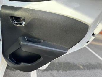 Toyota AYGO 1.0 VVT-i x-play x-shift Euro 6 5dr