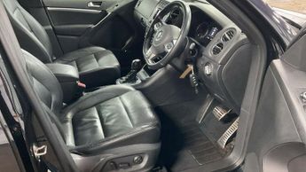 Volkswagen Tiguan 2.0 TSI R-Line SUV 5dr Petrol DSG 4WD Euro 5 (210 ps)