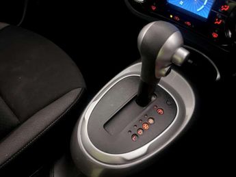 Nissan Juke 1.6 Acenta SUV 5dr Petrol XTRON Euro 6 (117 ps)