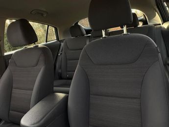 Hyundai IONIQ 1.6 h-GDi Premium DCT Euro 6 (s/s) 5dr