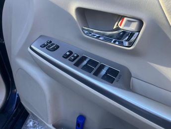 Toyota Prius 1.5 CVT 4dr