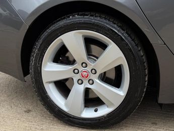 Jaguar XF 2.0d Portfolio Auto Euro 6 (s/s) 4dr