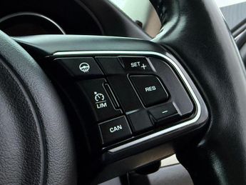 Jaguar XF 2.0d Portfolio Auto Euro 6 (s/s) 4dr