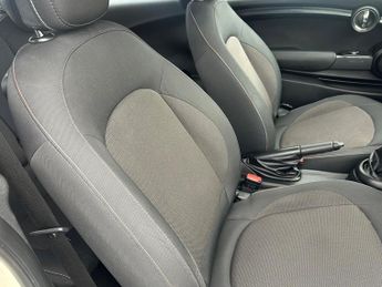 MINI Hatch 1.5 Cooper Auto Euro 6 (s/s) 3dr