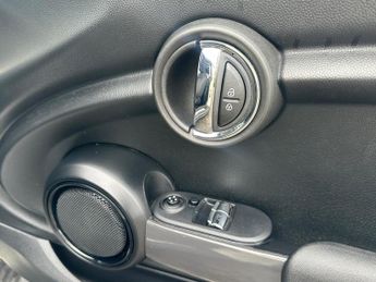 MINI Hatch 1.5 Cooper Auto Euro 6 (s/s) 3dr