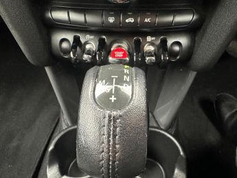 MINI Hatch 1.5 Cooper Auto Euro 6 (s/s) 3dr