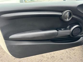 MINI Hatch 1.5 Cooper Auto Euro 6 (s/s) 3dr