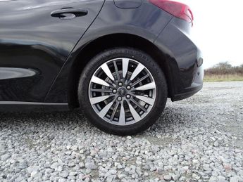 Ford Focus 1.0T EcoBoost MHEV Titanium Vignale DCT Euro 6 (s/s) 5dr