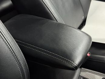 Mitsubishi Outlander 2.4h TwinMotor 13.8kWh 4hs CVT 4WD Euro 6 (s/s) 5dr