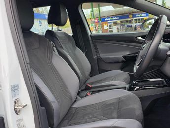 Volkswagen ID.4 Pure 52kWh Life Auto 5dr
