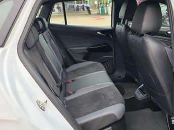 Volkswagen ID.4 Pure 52kWh Life Auto 5dr