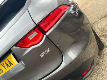 Jaguar F-PACE 2.0 D180 Portfolio Auto AWD Euro 6 (s/s) 5dr