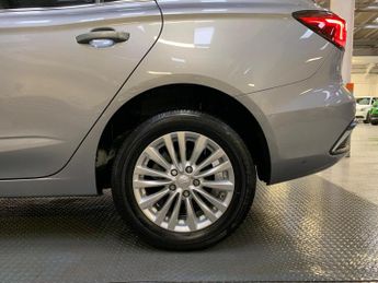 MG MG5 61.1kWh Excite Long Range Auto 5dr