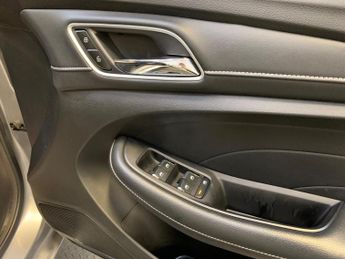 MG MG5 61.1kWh Excite Long Range Auto 5dr