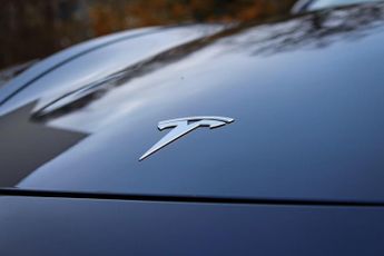 Tesla Model 3 (Dual Motor) Long Range Auto 4WDE 4dr