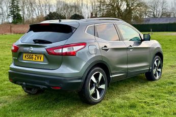 Nissan Qashqai 1.6 dCi N-Connecta XTRON 2WD Euro 6 (s/s) 5dr