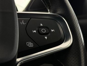 Volvo XC40 2.0 D4 R-Design Auto AWD Euro 6 (s/s) 5dr