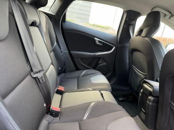 Volvo V40 1.6 D2 SE Euro 5 (s/s) 5dr