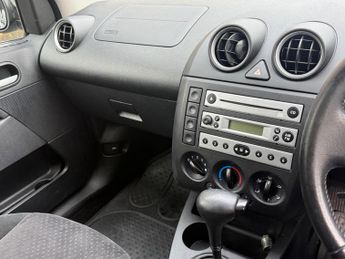 Ford Fiesta 1.6 Ghia 5dr