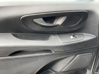 Mercedes-Benz eVito 114 e 41kWh Progressive Auto FWD L2 6dr (LWB)
