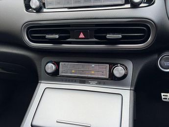 Hyundai Kona 64kWh Premium SUV 5dr Electric Auto (10.5kW Charger) (204 ps)