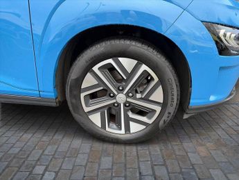 Hyundai Kona 64kWh Premium SUV 5dr Electric Auto (10.5kW Charger) (204 ps)