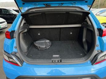 Hyundai Kona 64kWh Premium SUV 5dr Electric Auto (10.5kW Charger) (204 ps)