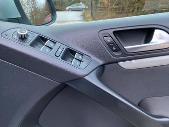 Volkswagen Tiguan 2.0 TDI BlueMotion Tech R-Line DSG 4WD Euro 5 (s/s) 5dr (Nav)