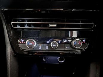 Vauxhall Mokka Electric 50kWh SRi Nav Premium SUV 5dr Electric Auto (136 ps)