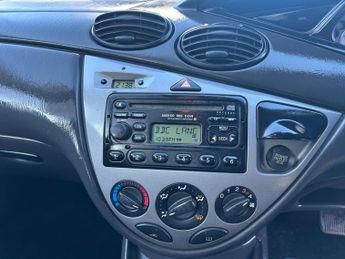 Ford Focus 1.6i 16v Zetec 5dr