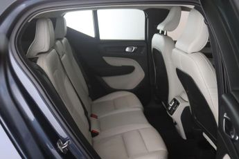 Volvo XC40 2.0 B4 MHEV Inscription Pro Auto Euro 6 (s/s) 5dr